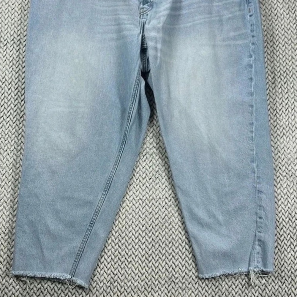 Old Navy Blue Cropped Ankle Jeans with Raw Hem